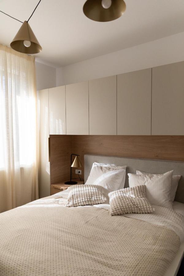 Studio 8 I One Bedroom Apartment I Airport I Therme Otopeni Exteriör bild