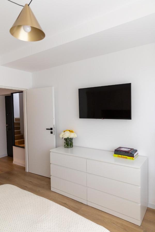 Studio 8 I One Bedroom Apartment I Airport I Therme Otopeni Exteriör bild
