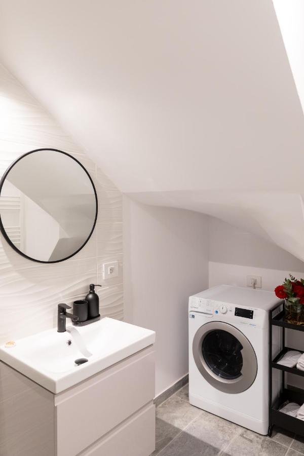 Studio 8 I One Bedroom Apartment I Airport I Therme Otopeni Exteriör bild
