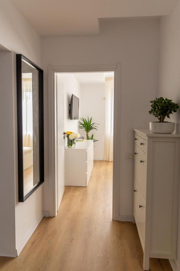 Studio 8 I One Bedroom Apartment I Airport I Therme Otopeni Exteriör bild