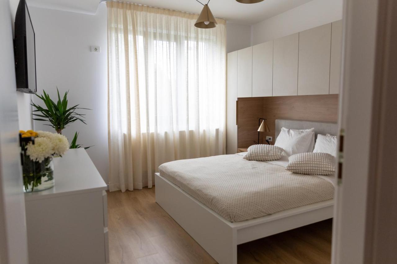 Studio 8 I One Bedroom Apartment I Airport I Therme Otopeni Exteriör bild